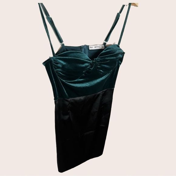 Green velvet and black satin mini dress - Picture 3 of 5